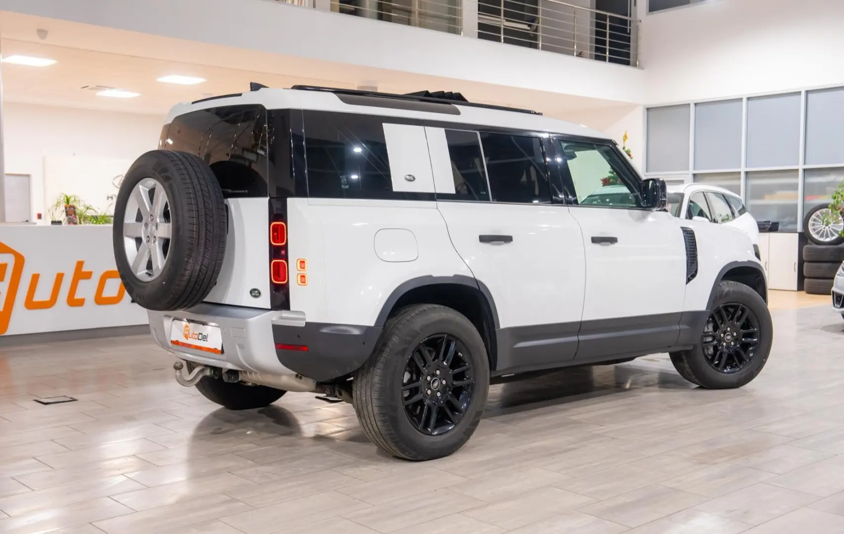 Land Rover Defender D300 3.0d 4x4 MHEV -  Hard Top