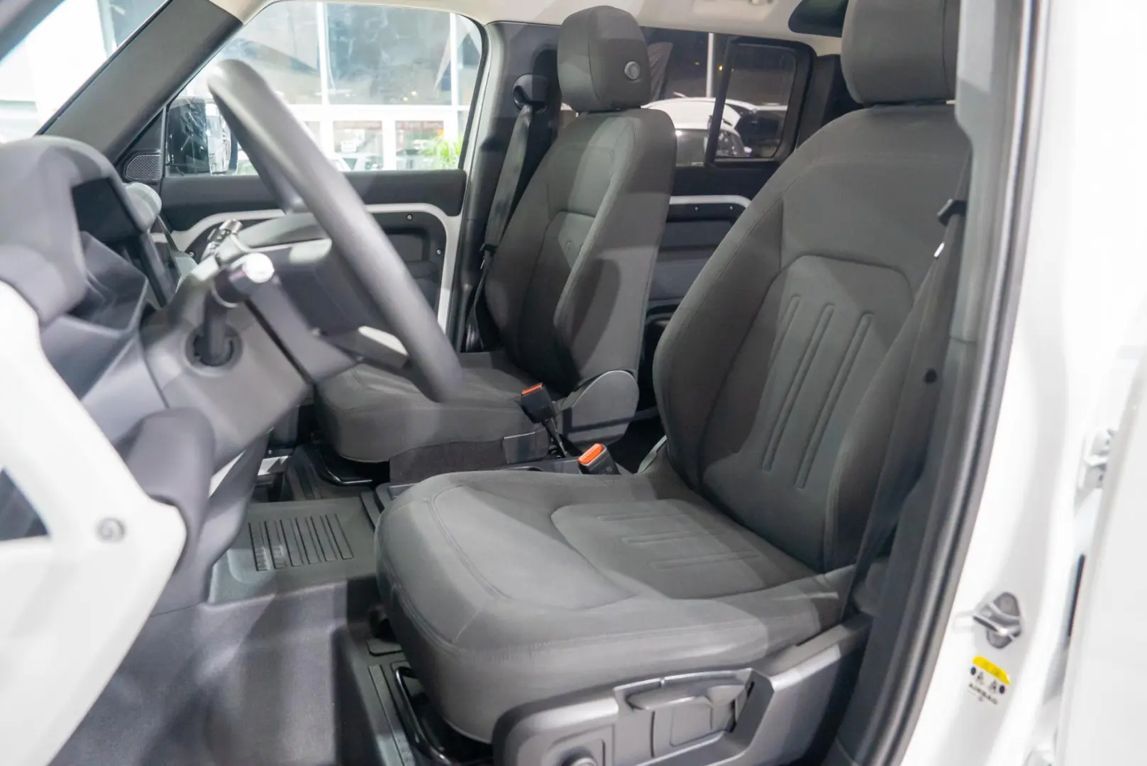 Land Rover Defender D300 3.0d 4x4 MHEV -  Hard Top