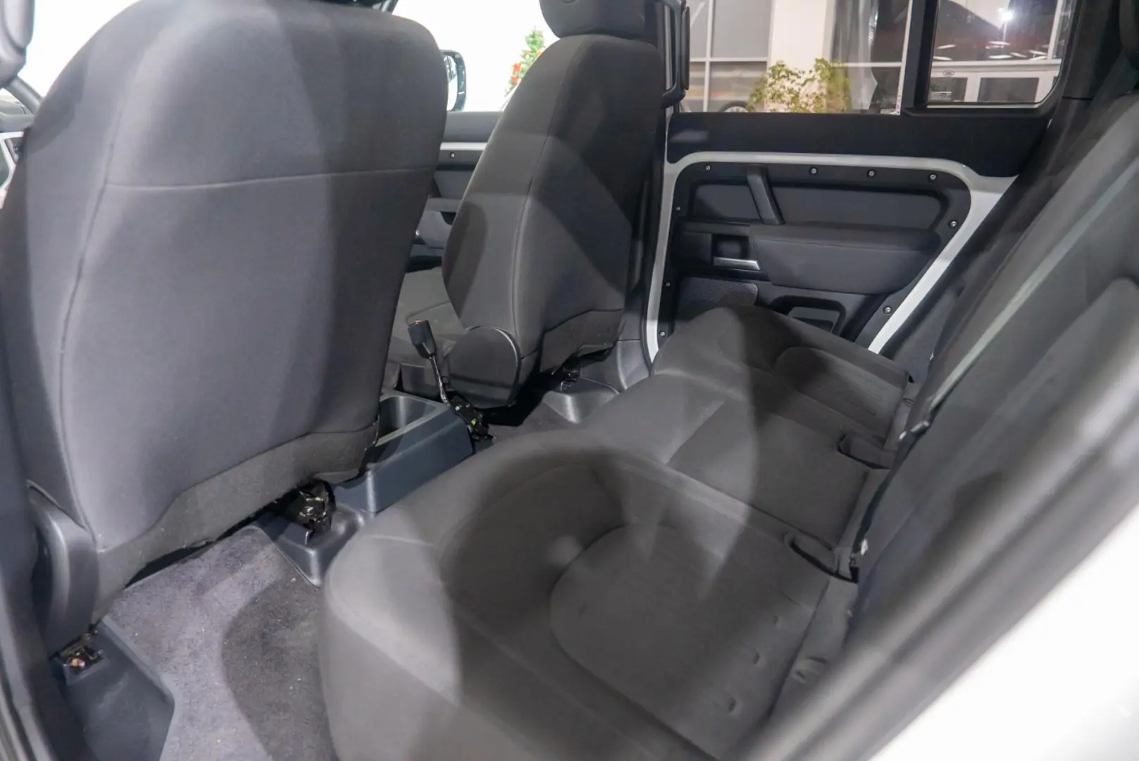 Land Rover Defender D300 3.0d 4x4 MHEV -  Hard Top