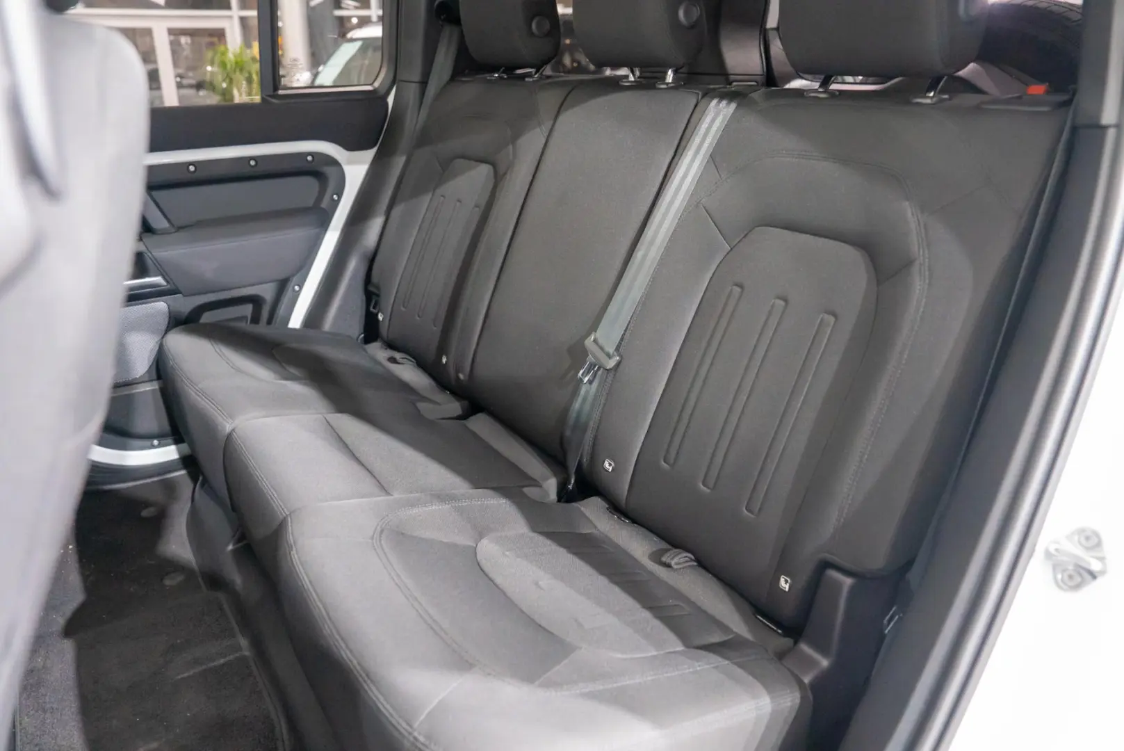 Land Rover Defender D300 3.0d 4x4 MHEV -  Hard Top