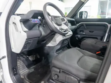 Land Rover Defender D300 3.0d 4x4 MHEV -  Hard Top