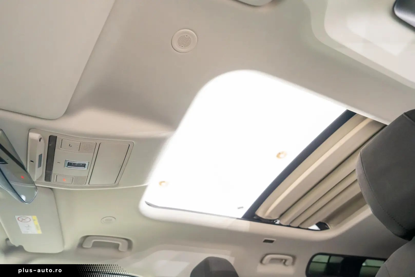 Land Rover Defender D300 3.0d 4x4 MHEV -  Hard Top