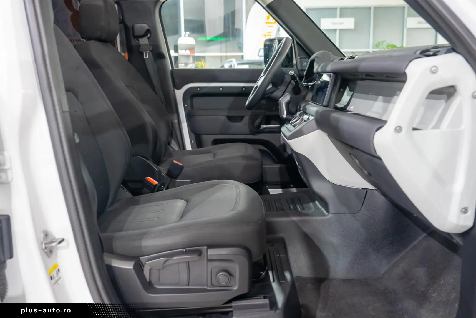 Land Rover Defender D300 3.0d 4x4 MHEV -  Hard Top