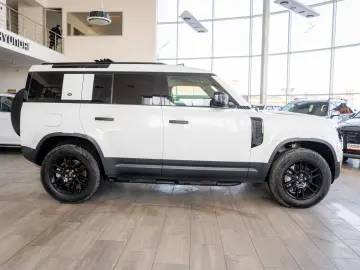 Land Rover Defender D300 3.0d 4x4 MHEV -  Hard Top