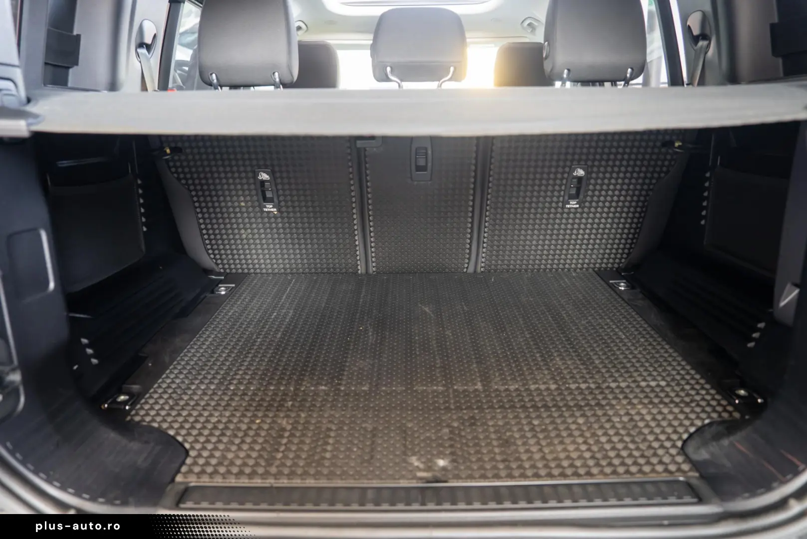 Land Rover Defender D300 3.0d 4x4 MHEV -  Hard Top