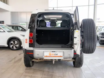 Land Rover Defender D300 3.0d 4x4 MHEV -  Hard Top