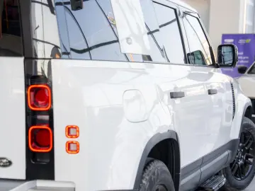 Land Rover Defender D300 3.0d 4x4 MHEV -  Hard Top