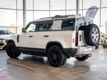 Land Rover Defender D300 3.0d 4x4 MHEV -  Hard Top