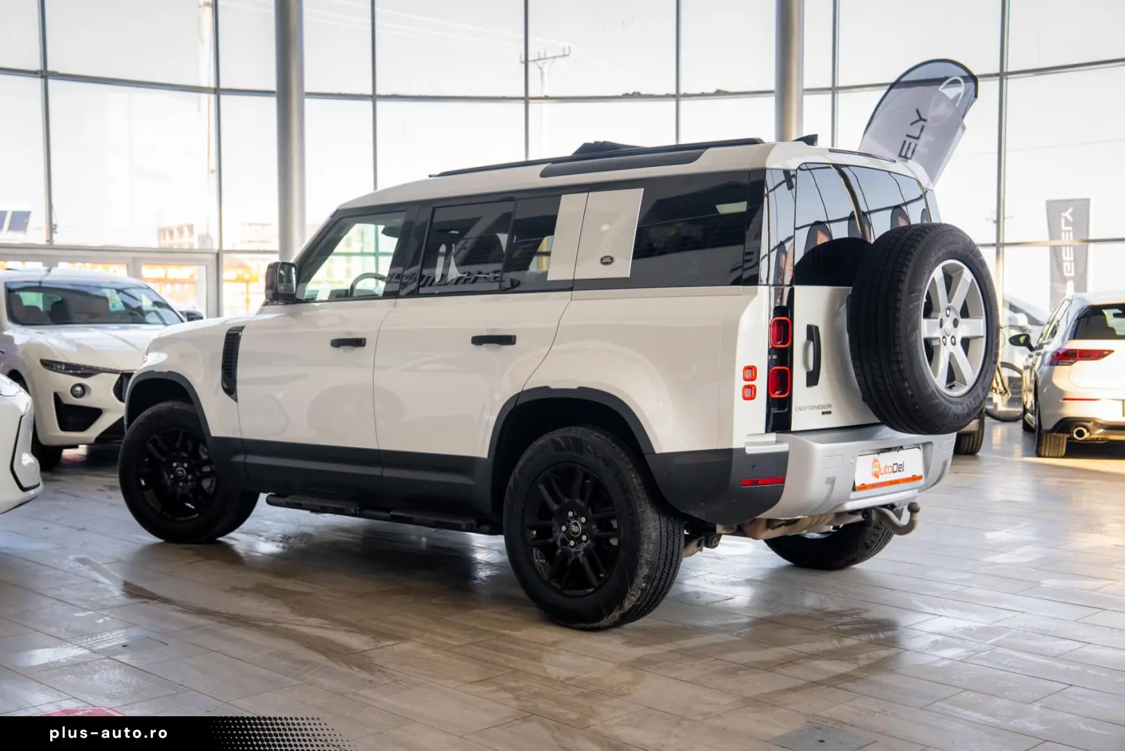 Land Rover Defender D300 3.0d 4x4 MHEV -  Hard Top