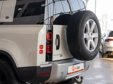 Land Rover Defender D300 3.0d 4x4 MHEV -  Hard Top