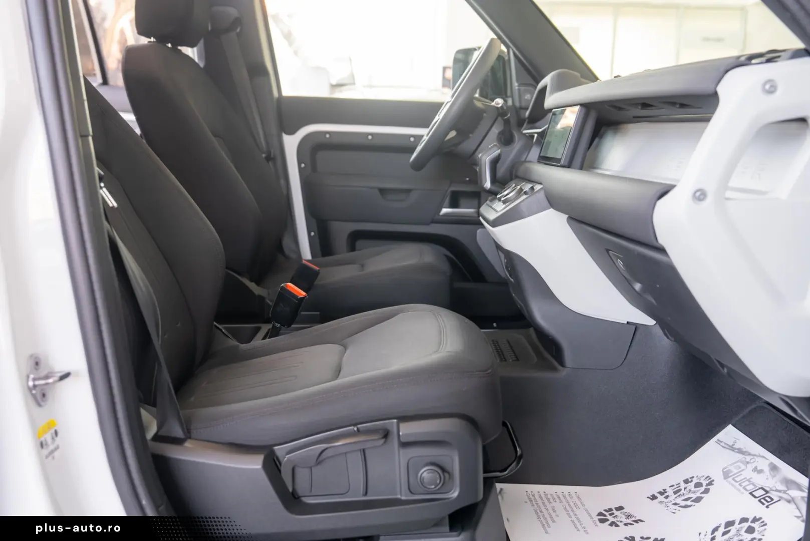 Land Rover Defender D300 3.0d 4x4 MHEV -  Hard Top