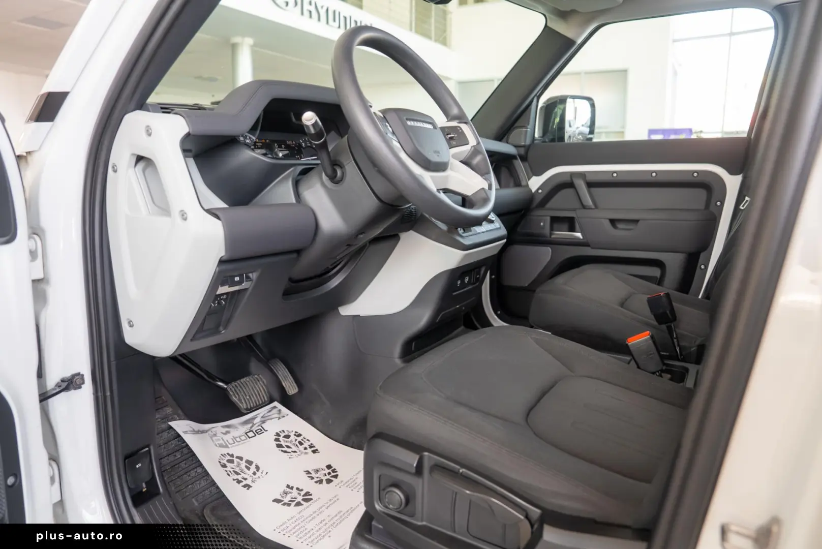 Land Rover Defender D300 3.0d 4x4 MHEV -  Hard Top