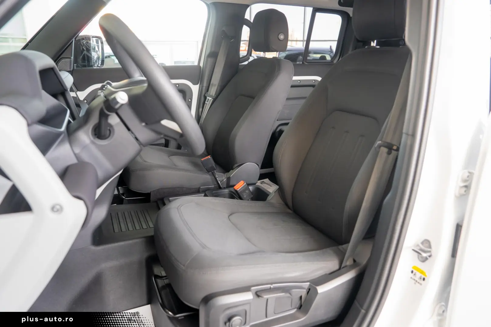 Land Rover Defender D300 3.0d 4x4 MHEV -  Hard Top