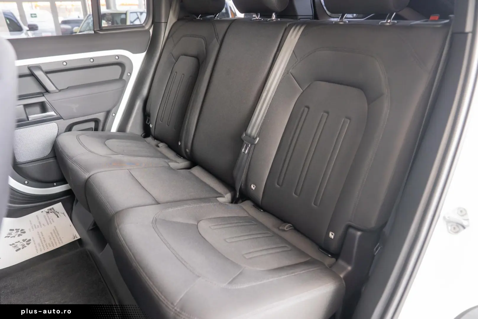 Land Rover Defender D300 3.0d 4x4 MHEV -  Hard Top