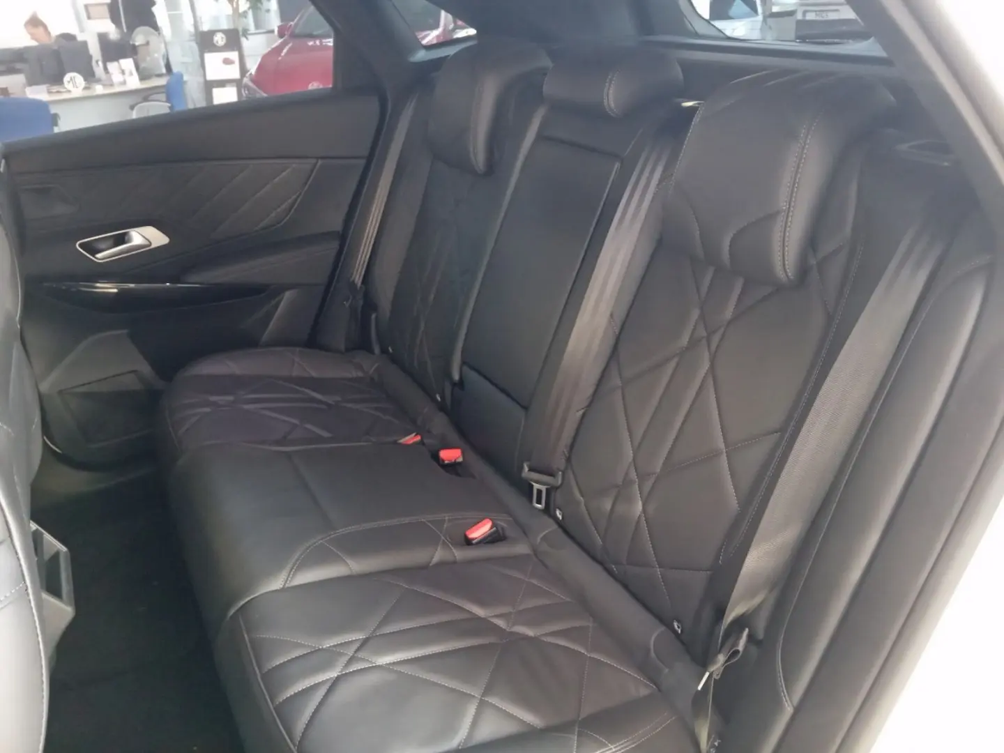 DS7 Crossback E-Tense Rivoli  Leder Navi