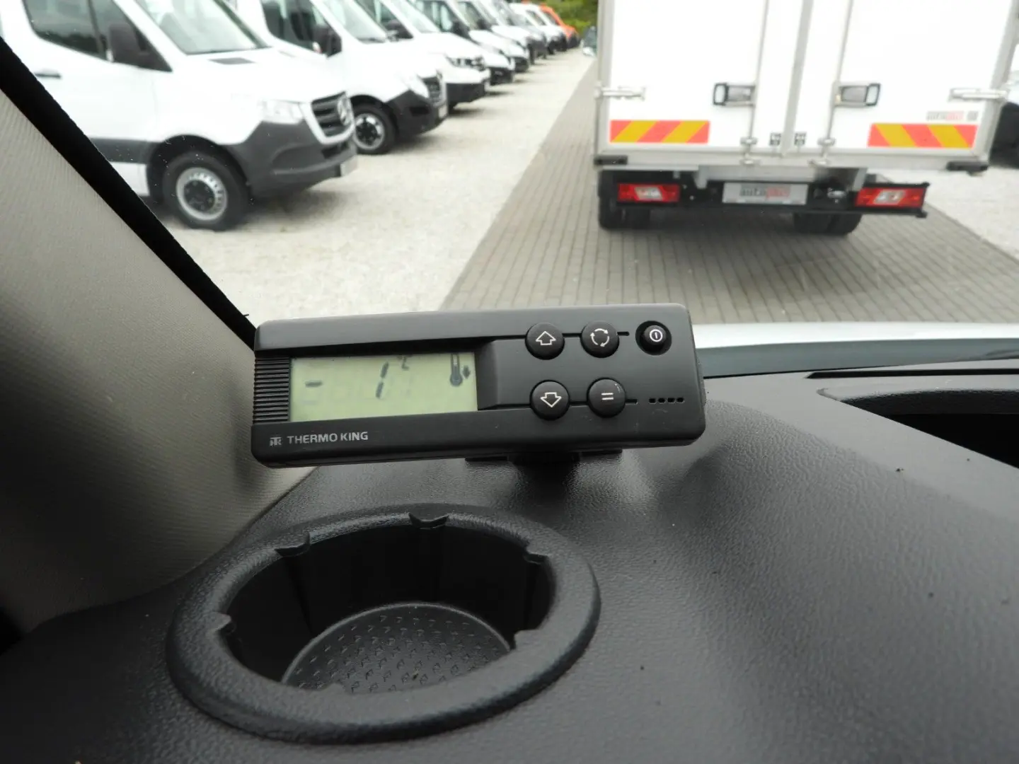 MASTER  KÜHLKASTENWAGEN -5 C TEMPOMAT NAVIGATION