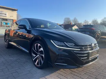 Arteon 2.0TDI R-Line PANO VIRTUAL CAM KEYLESS