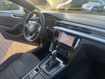 Arteon 2.0TDI R-Line PANO VIRTUAL CAM KEYLESS