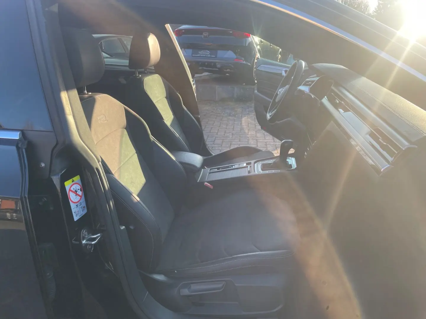 Arteon 2.0TDI R-Line PANO VIRTUAL CAM KEYLESS