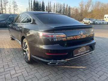 Arteon 2.0TDI R-Line PANO VIRTUAL CAM KEYLESS
