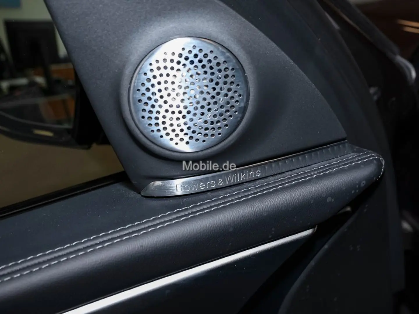 XM 4.4 Label Red Individual Lila UPE 220TEuro