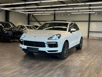 Cayenne E-Hybr Matrix Pano Luft AHK Surround Vie