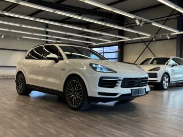 Cayenne E-Hybr Matrix Pano Luft AHK Surround Vie
