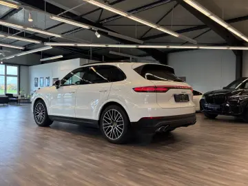 Cayenne E-Hybr Matrix Pano Luft AHK Surround Vie
