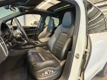 Cayenne E-Hybr Matrix Pano Luft AHK Surround Vie