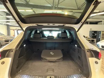 Cayenne E-Hybr Matrix Pano Luft AHK Surround Vie