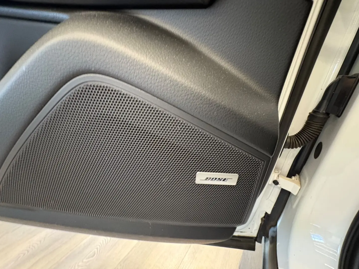 Cayenne E-Hybr Matrix Pano Luft AHK Surround Vie