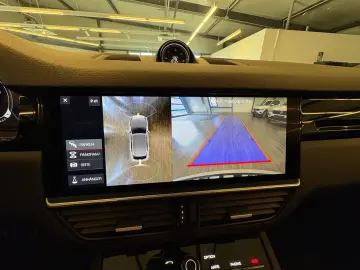 Cayenne E-Hybr Matrix Pano Luft AHK Surround Vie