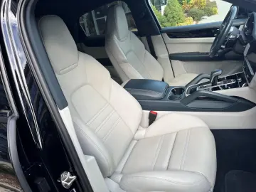 PORSCHE CAYENNE COUPE