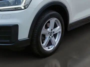 Q2 35 TFSI sport PDC SHGZ