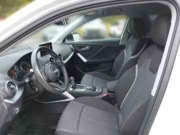 Q2 35 TFSI sport PDC SHGZ