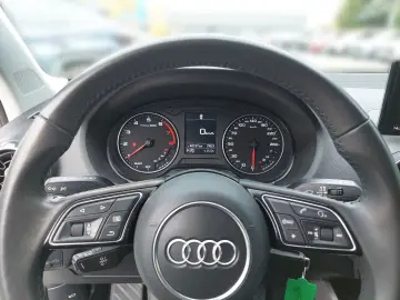 Q2 35 TFSI sport PDC SHGZ