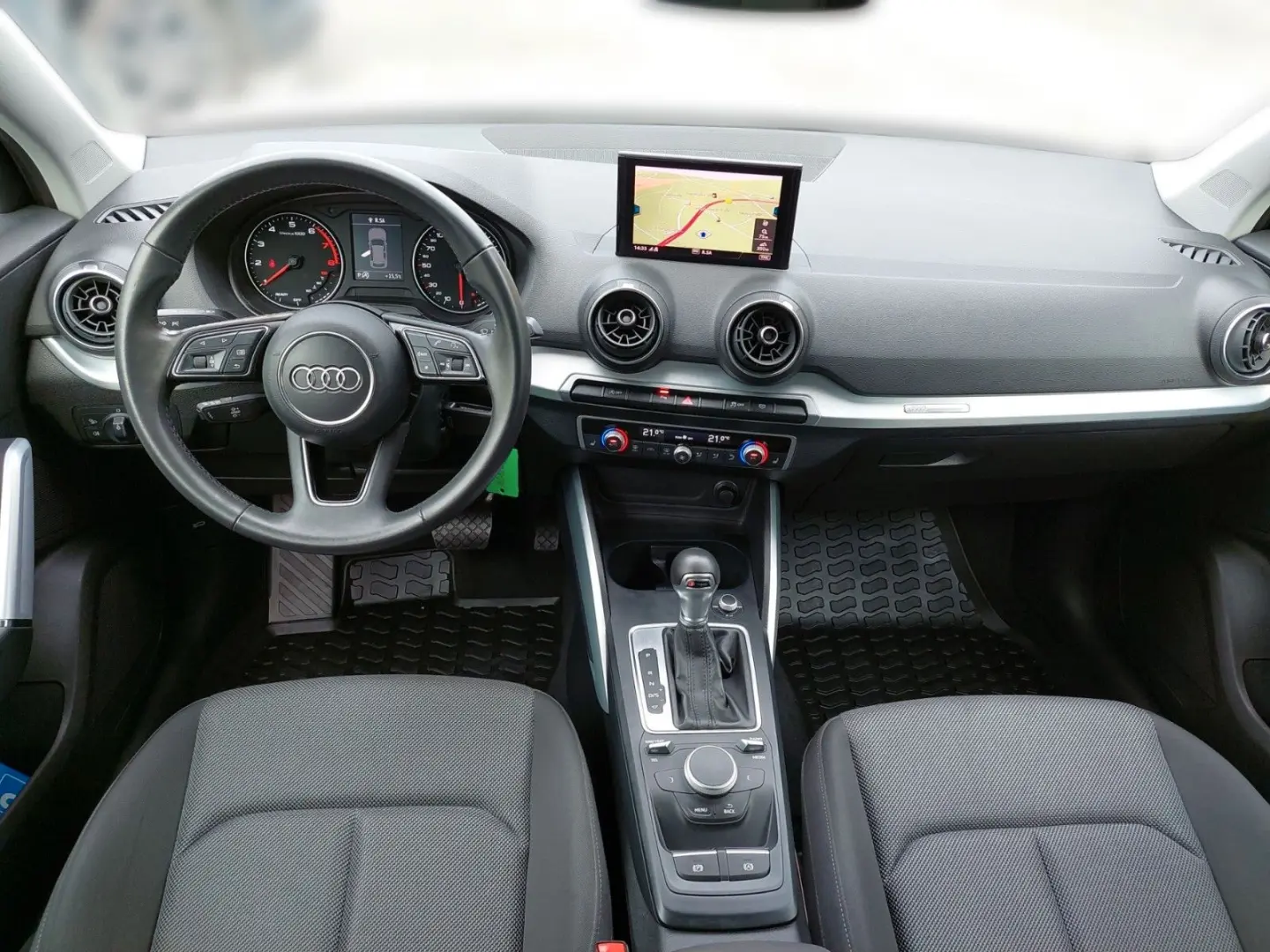 Q2 35 TFSI sport PDC SHGZ