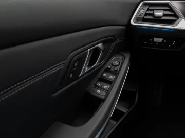 318d Sport Leder DAB Individual DrivAssis 18Zoll