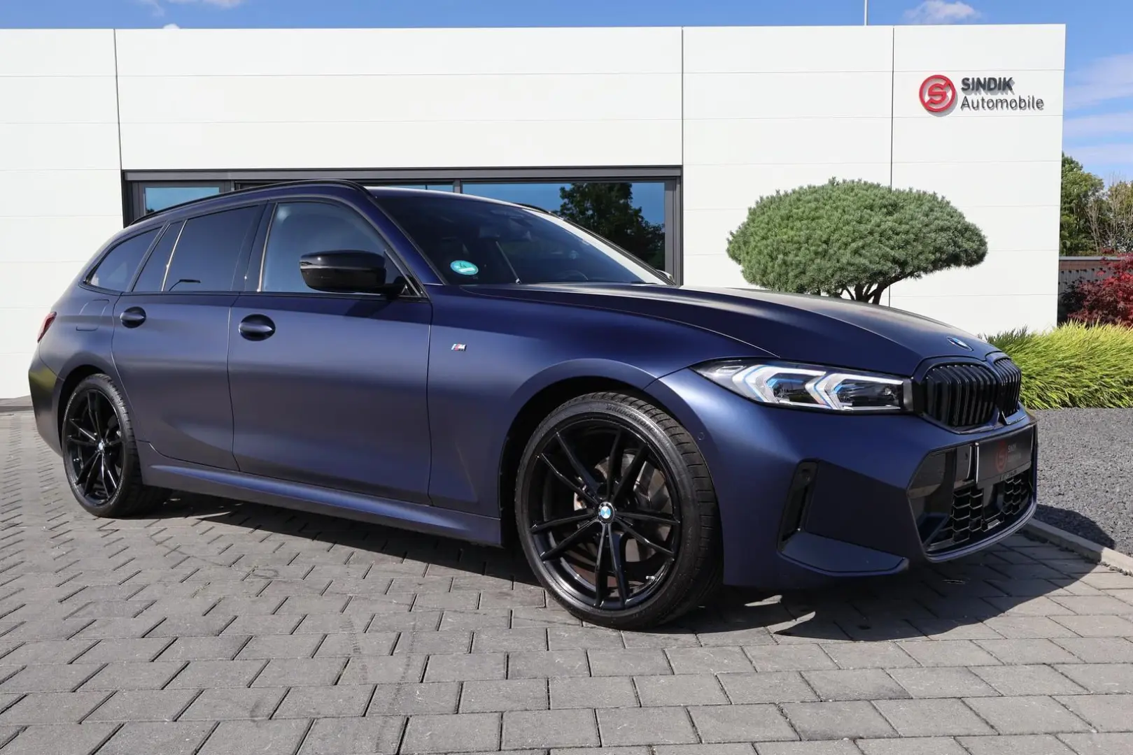 320 d xDrive M Sport -INDIVIDUAL-Pano-Standhzg.