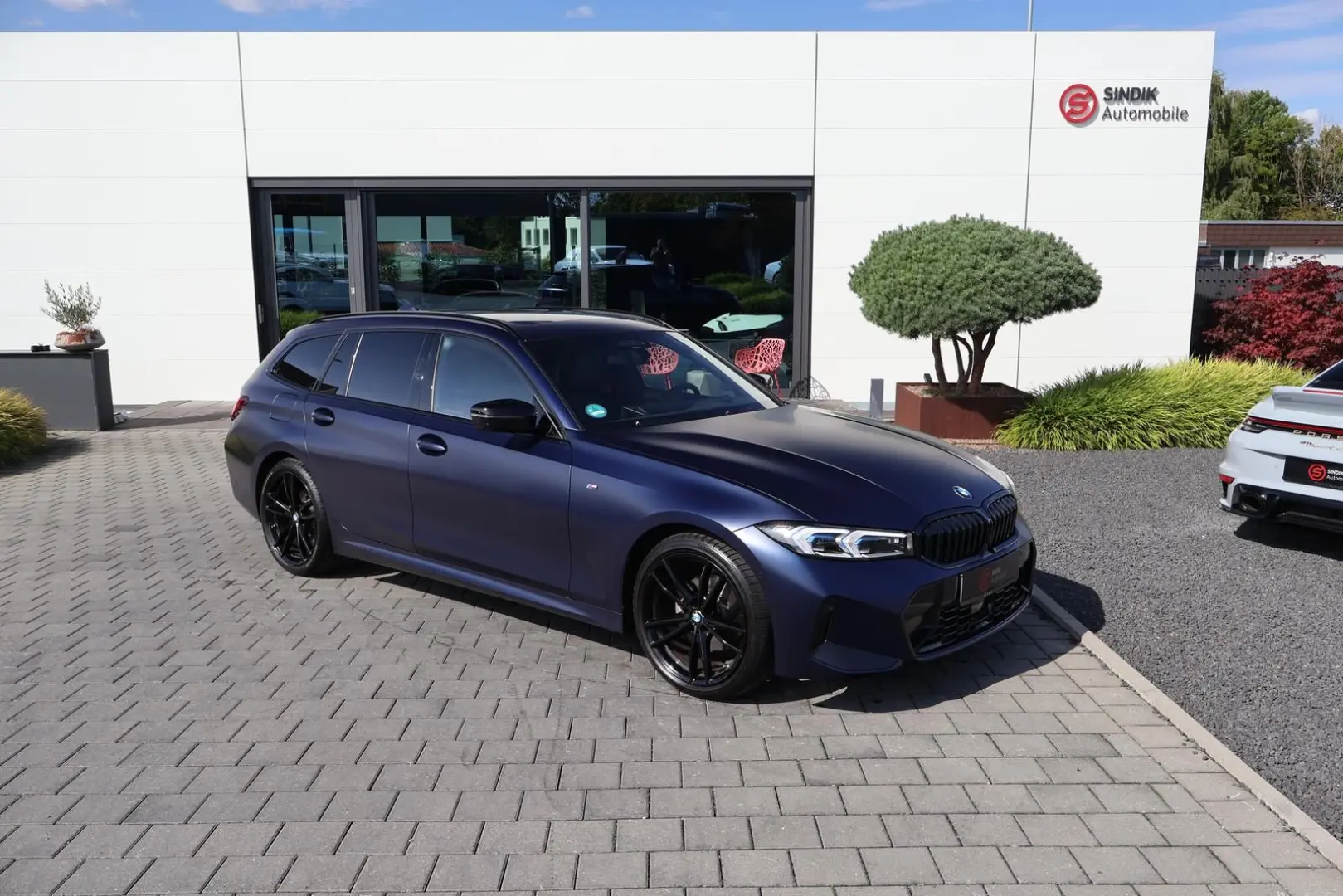 320 d xDrive M Sport -INDIVIDUAL-Pano-Standhzg.