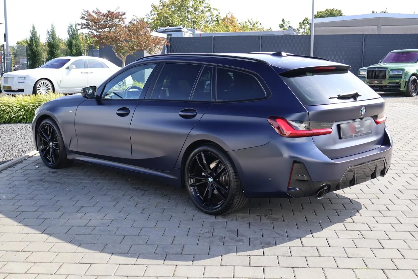 320 d xDrive M Sport -INDIVIDUAL-Pano-Standhzg.