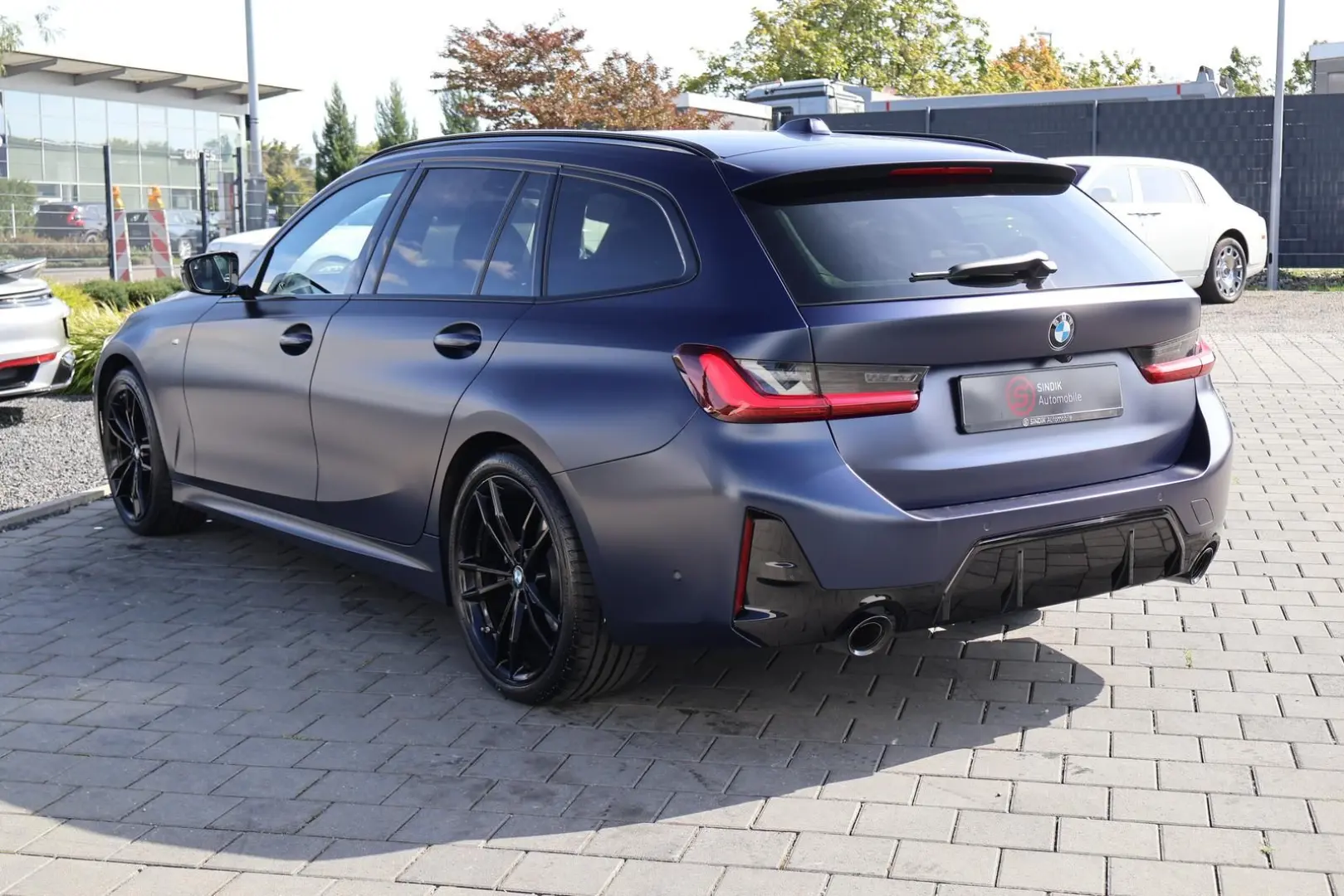 320 d xDrive M Sport -INDIVIDUAL-Pano-Standhzg.