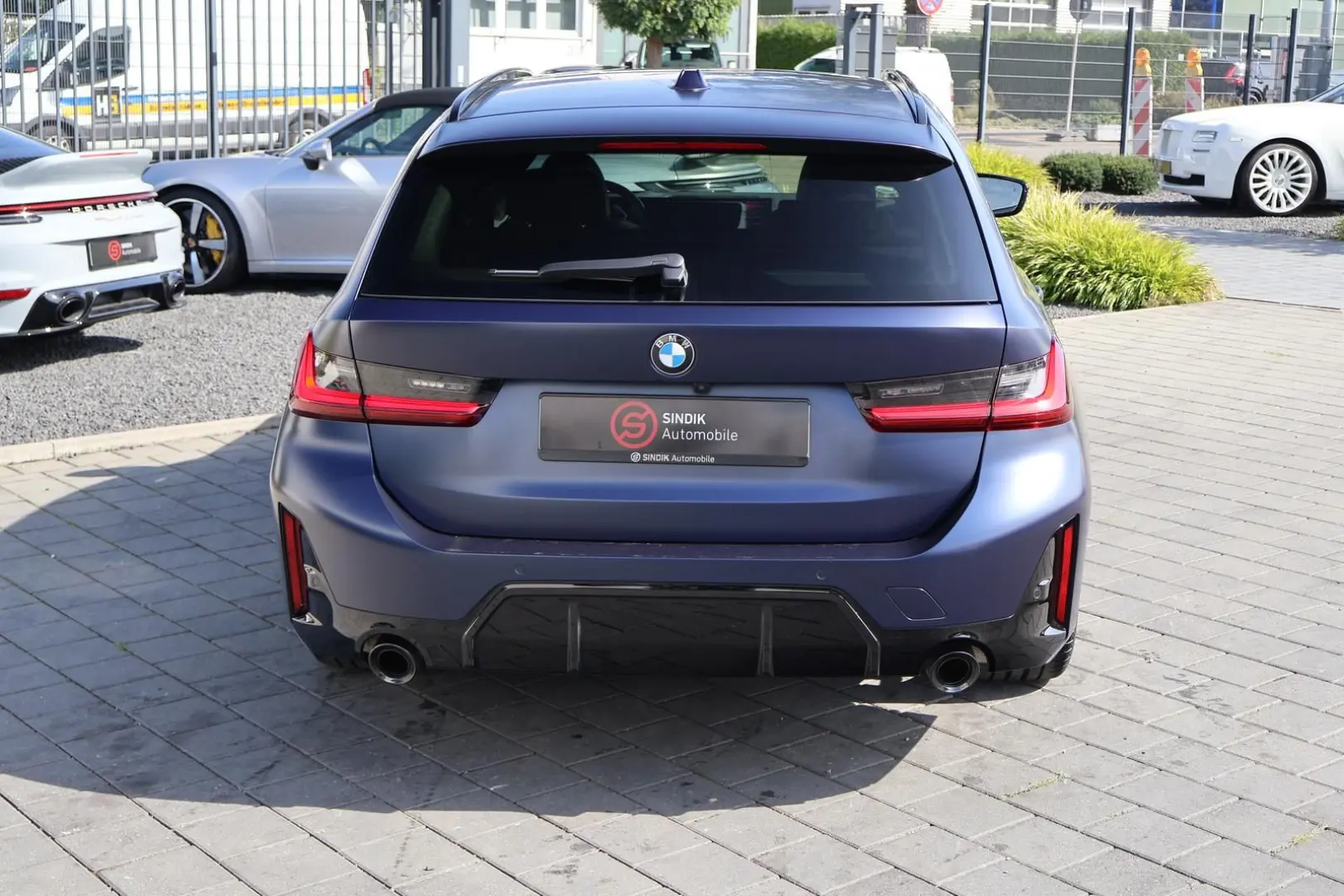 320 d xDrive M Sport -INDIVIDUAL-Pano-Standhzg.