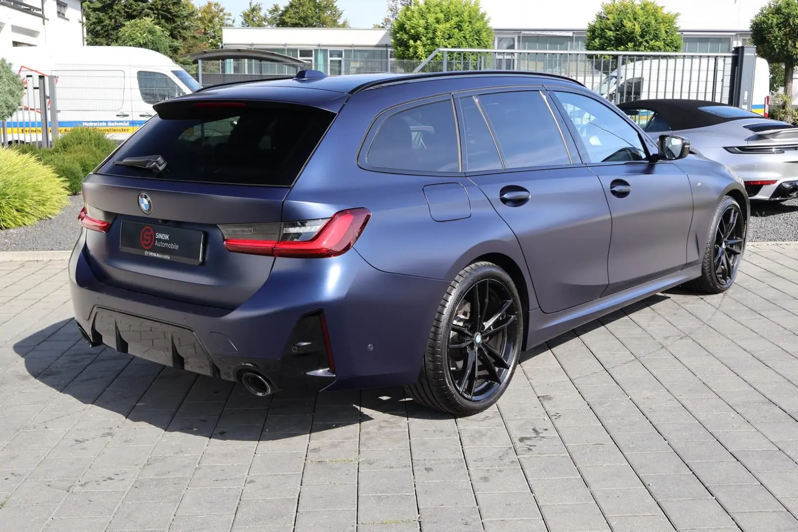 320 d xDrive M Sport -INDIVIDUAL-Pano-Standhzg.