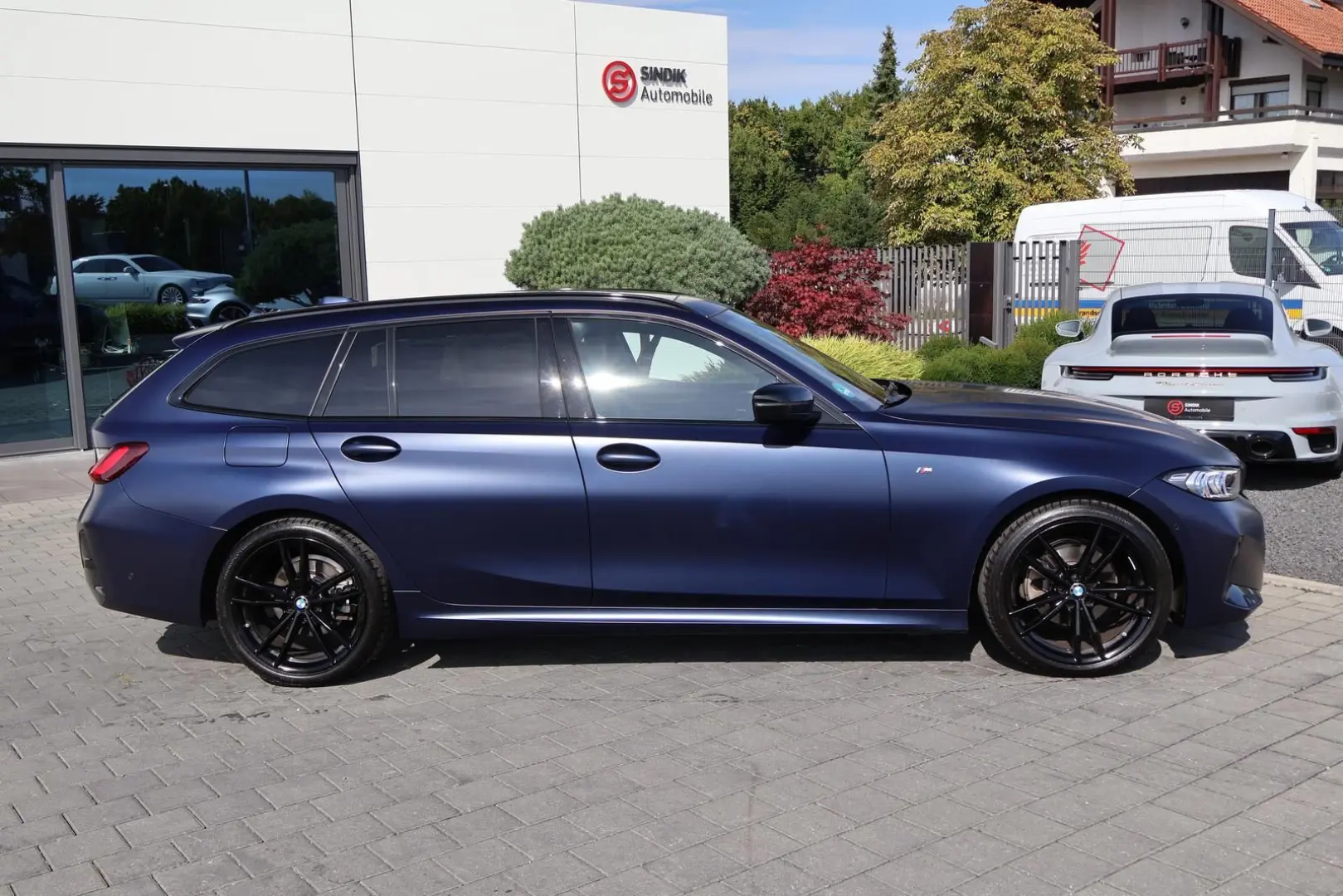 320 d xDrive M Sport -INDIVIDUAL-Pano-Standhzg.