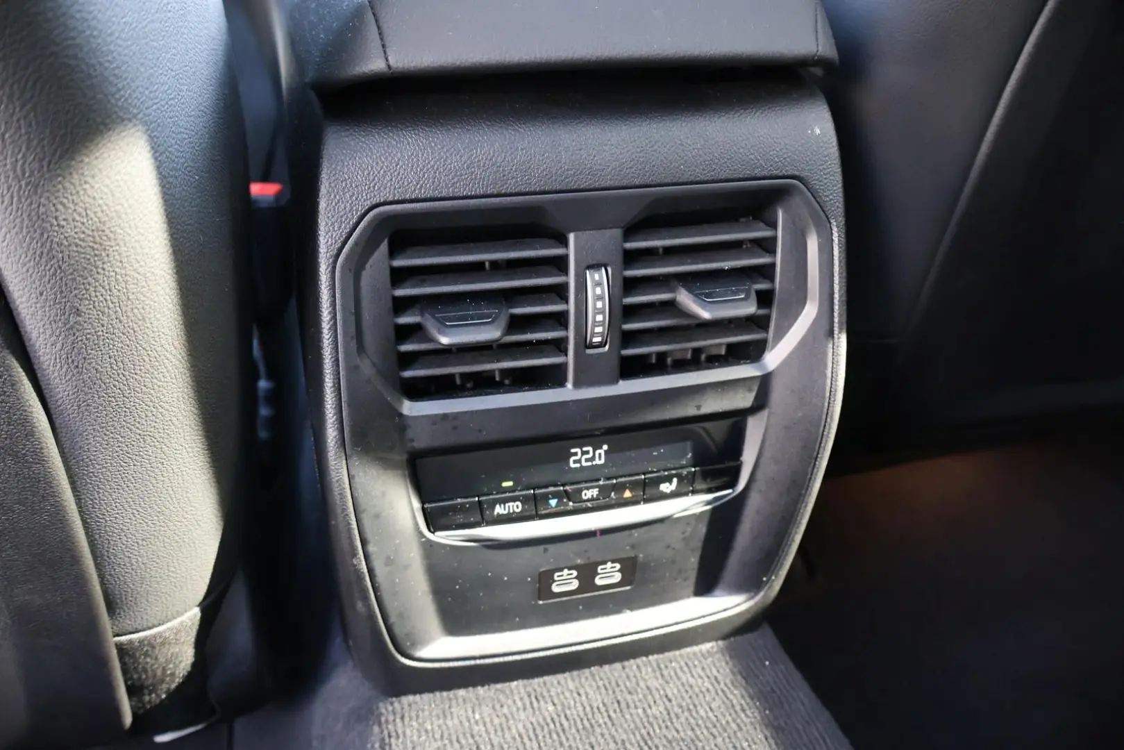 320 d xDrive M Sport -INDIVIDUAL-Pano-Standhzg.