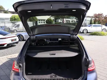 320 d xDrive M Sport -INDIVIDUAL-Pano-Standhzg.
