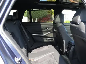 320 d xDrive M Sport -INDIVIDUAL-Pano-Standhzg.