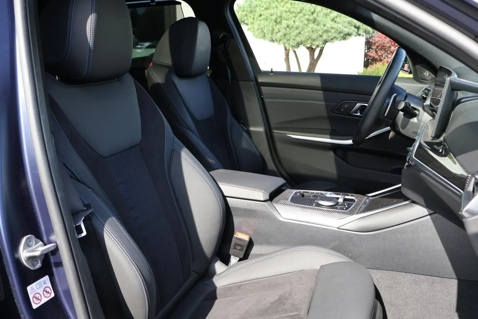 320 d xDrive M Sport -INDIVIDUAL-Pano-Standhzg.