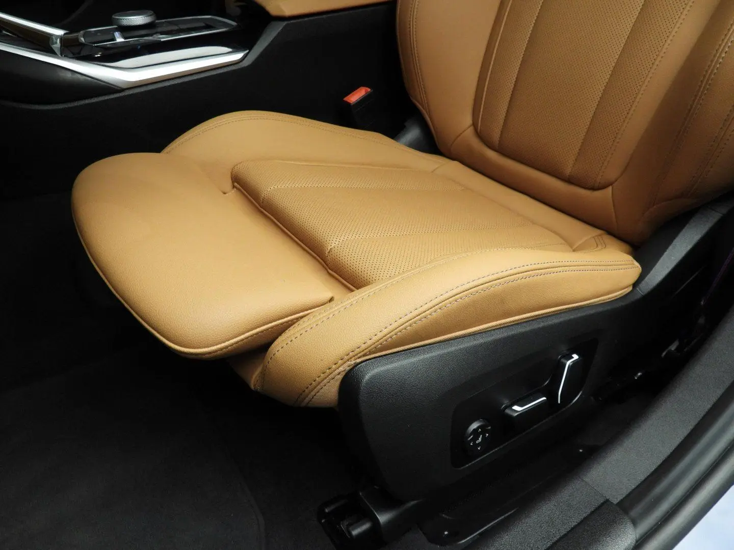 330 3 Serie Touring 330e   Individual Lak   M-Sp